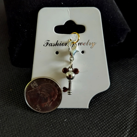 Mickey Mouse Key Charm with lobster clasp - Picture 4 of 4